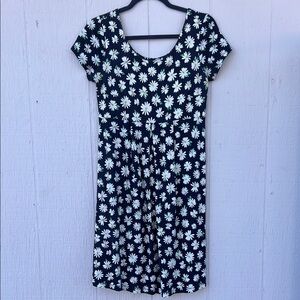 Maternity Old Navy Black and White Daisy Midi Dress